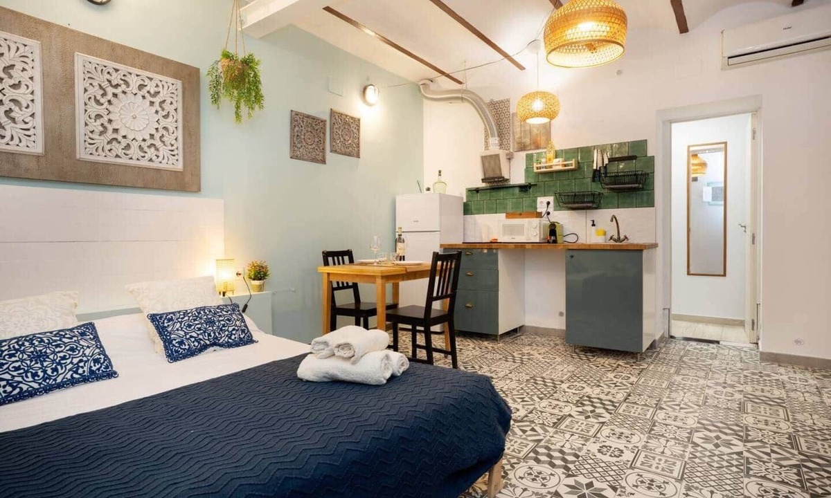 Sant Adria de Besos Apartment | Studio 10' walking distance from the beach and 20' from Bcn Center.