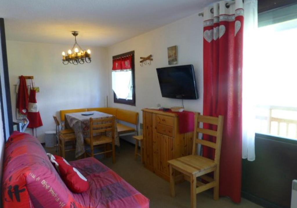Jeux Apartment | Studio 4 pers, coeur station, prox pistes, balcon, animaux OK, TV, cuisine équipée, casier à skis - FR-1-405-41