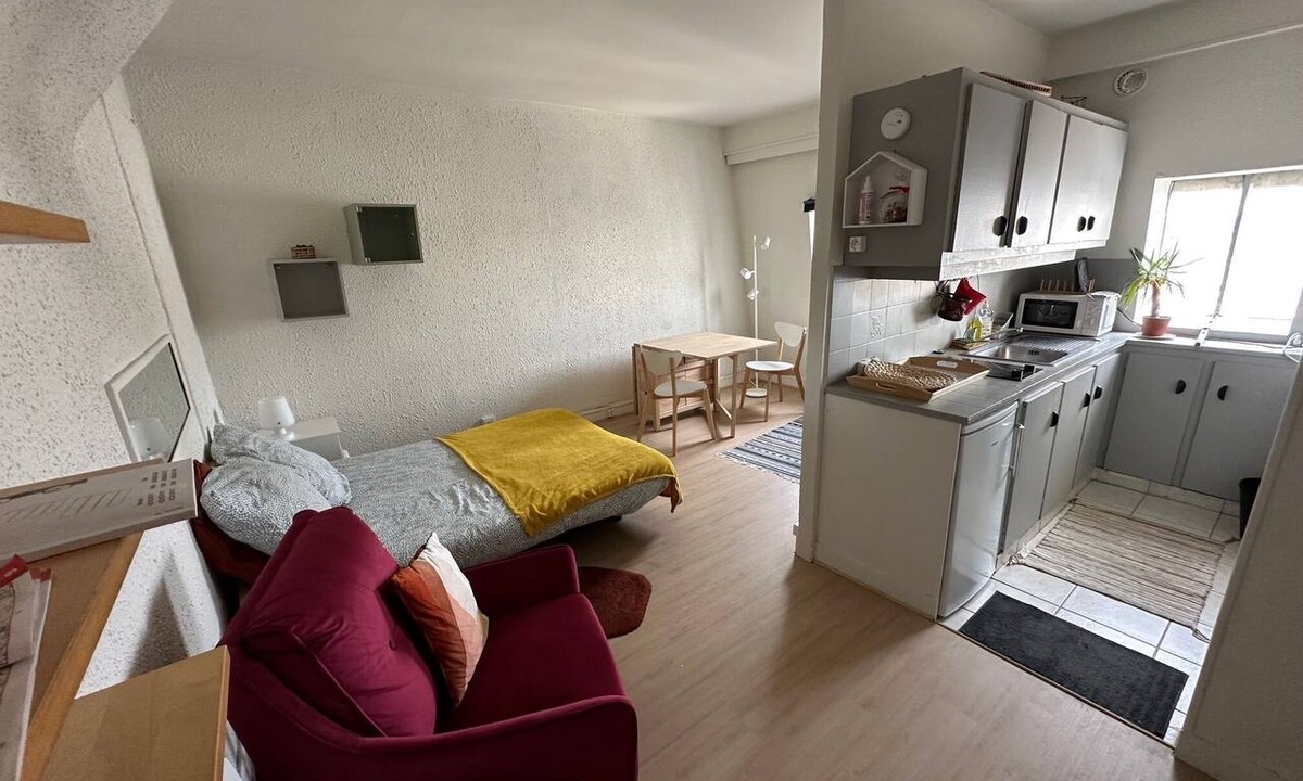 Quartier du Faubourg-Montmartre Apartment | Studio apartment in the heart of Paris with a view of Sacré-Cœur
