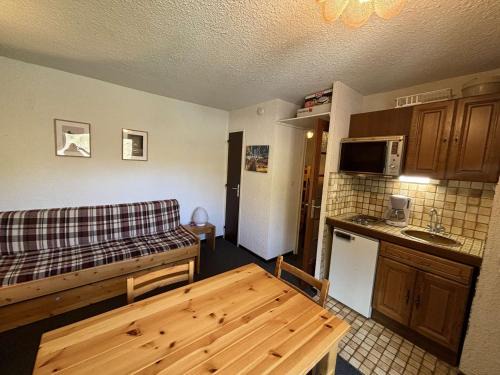 Auris Apartment | Studio cabine 3 couchages près des pistes à Auris - FR-1-297-351