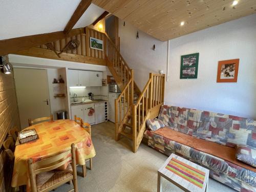 Laveissiere Apartment | Studio-cabine-mezzanine exposé sud avec navette gratuite, casier à skis et tout confort - FR-1-787-28