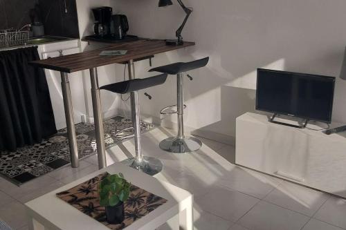 La Madeleine Apartment | Studio Climatisé, lumineux à 5 min de la promenade des anglais