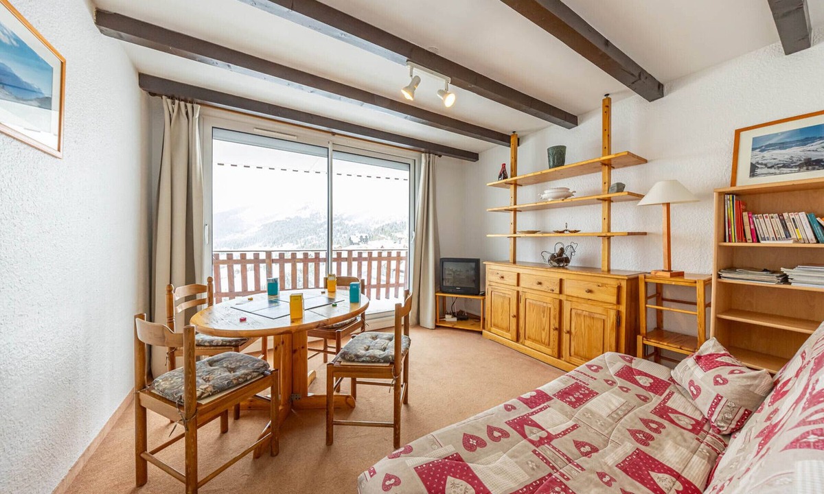 Saint-Francois-Longchamp Apartment | Studio for 5, ski-in/ski-out, central location
