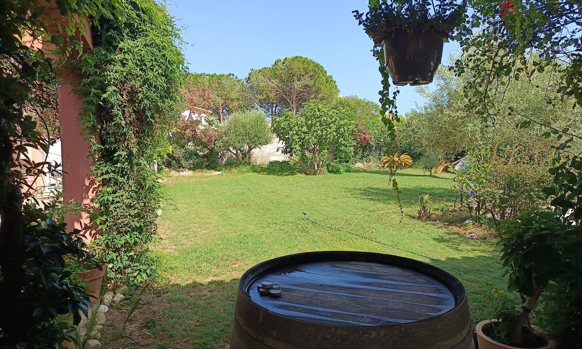 Villeneuve-les-Maguelone Apartment | Studio 4 km from the sea swimming pool and garden Bicycle available for hiking