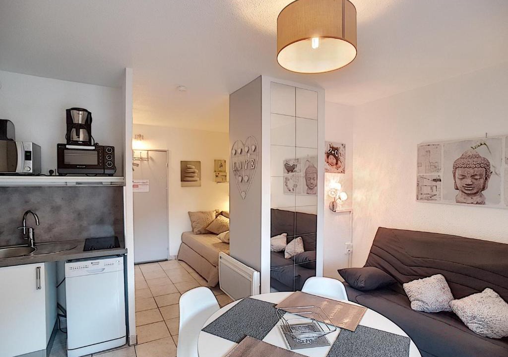 Lamalou-les-Bains Apartment | Studio Lamalou-les-Bains, 1 pièce, 2 personnes - FR-1-451-84