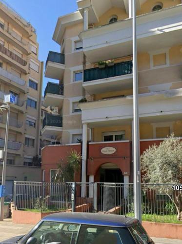 La Madeleine Apartment | Studio magnan grand balcon