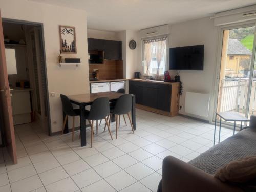 Luz-Saint-Sauveur Apartment | studio proche du centre 3 à 5 pers avec parking privé et la fibre