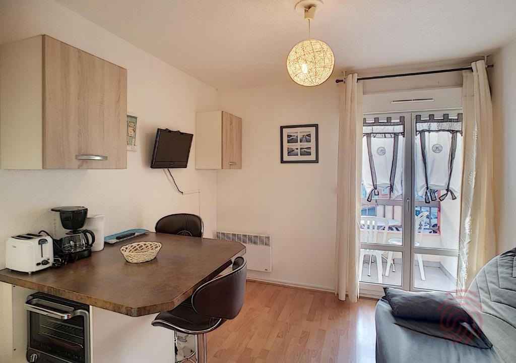 Lamalou-les-Bains Apartment | Studio rénové Lamalou, proche Thermes, WIFI, animaux admis - FR-1-451-110