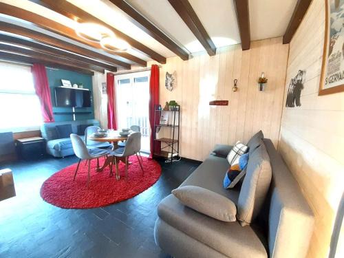 Pla d'Adet Apartment | Studio spacieux pour 4 personnes à 1700m avec balcon, accès direct aux pistes et équipements complets. - FR-1-457-290