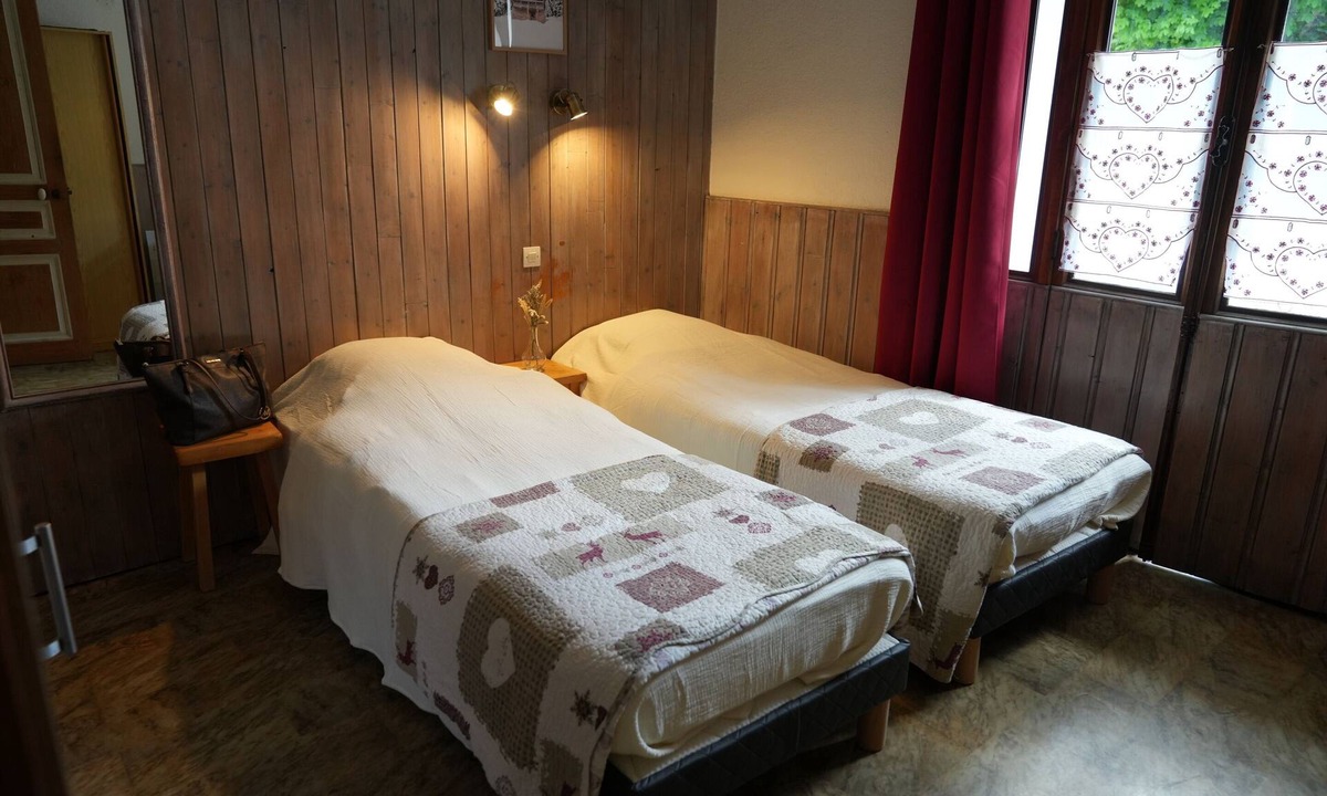 Brides-les-Bains Apartment | Studio with twin beds