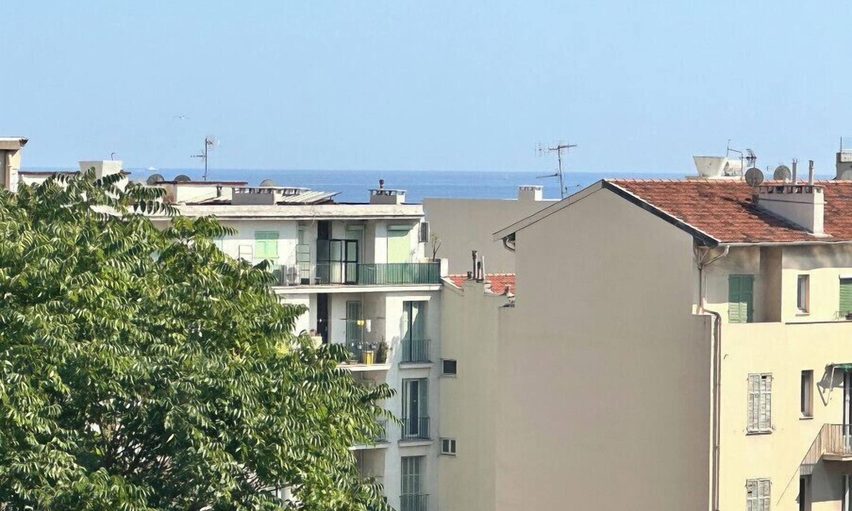 La Madeleine Apartment | Studio with veranda, 5min walk to the beach