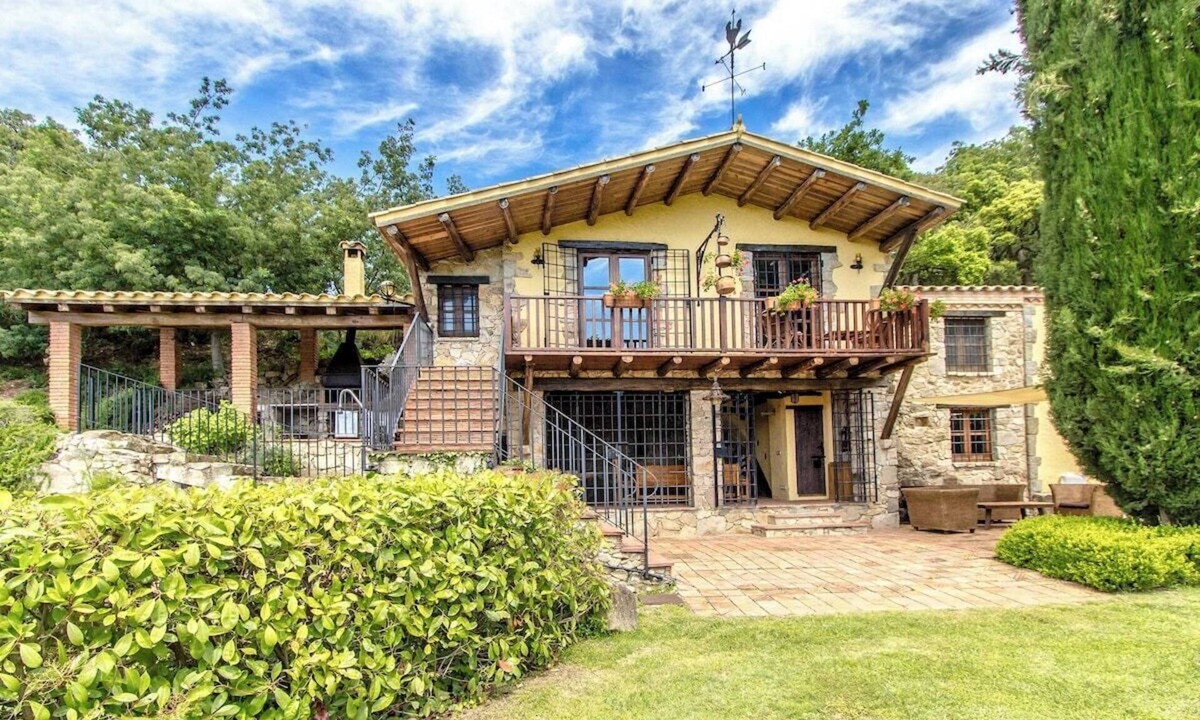 Sant Feliu de Buixalleu Villa | Stunning Costa Brava mountain retreat - beach 30km