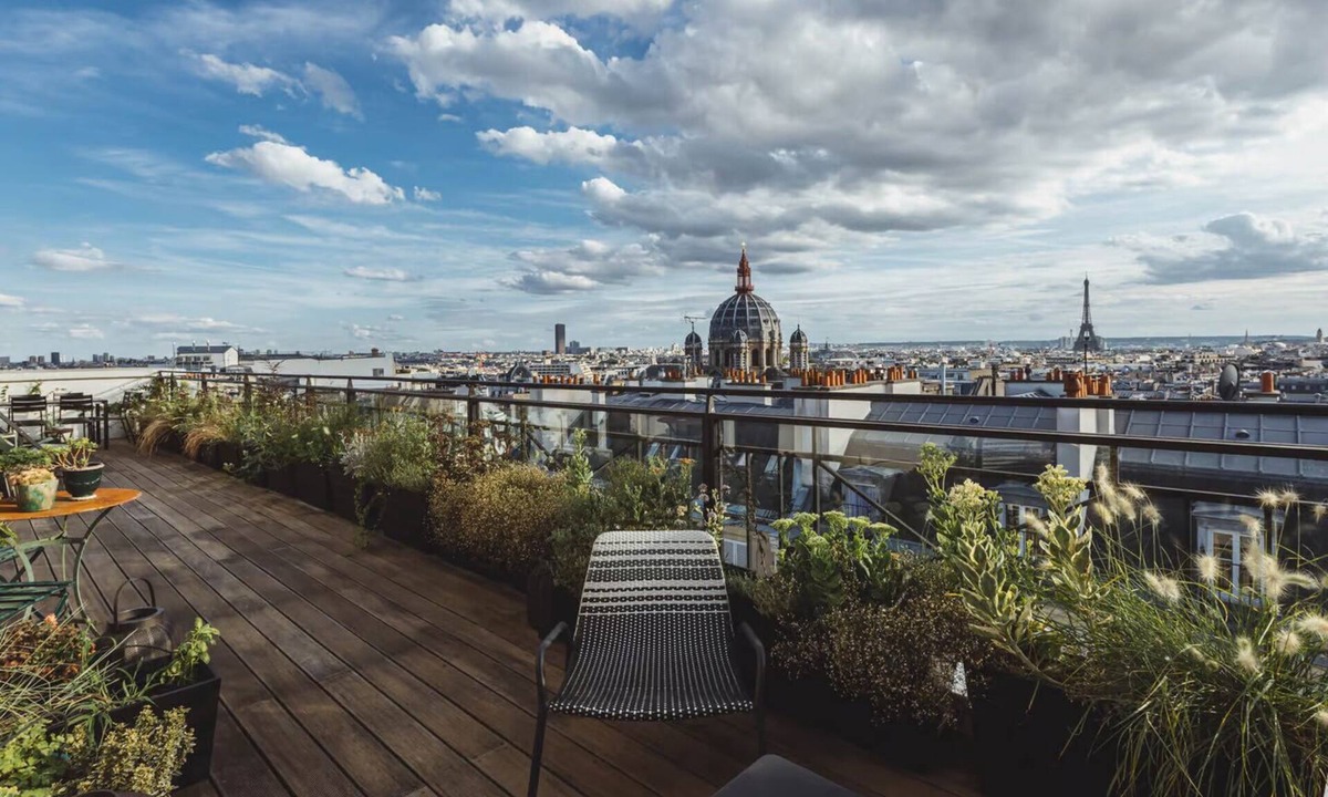 L'Europe Apartment | Stunning panoramic views perched in the heights among Paris' rooftops