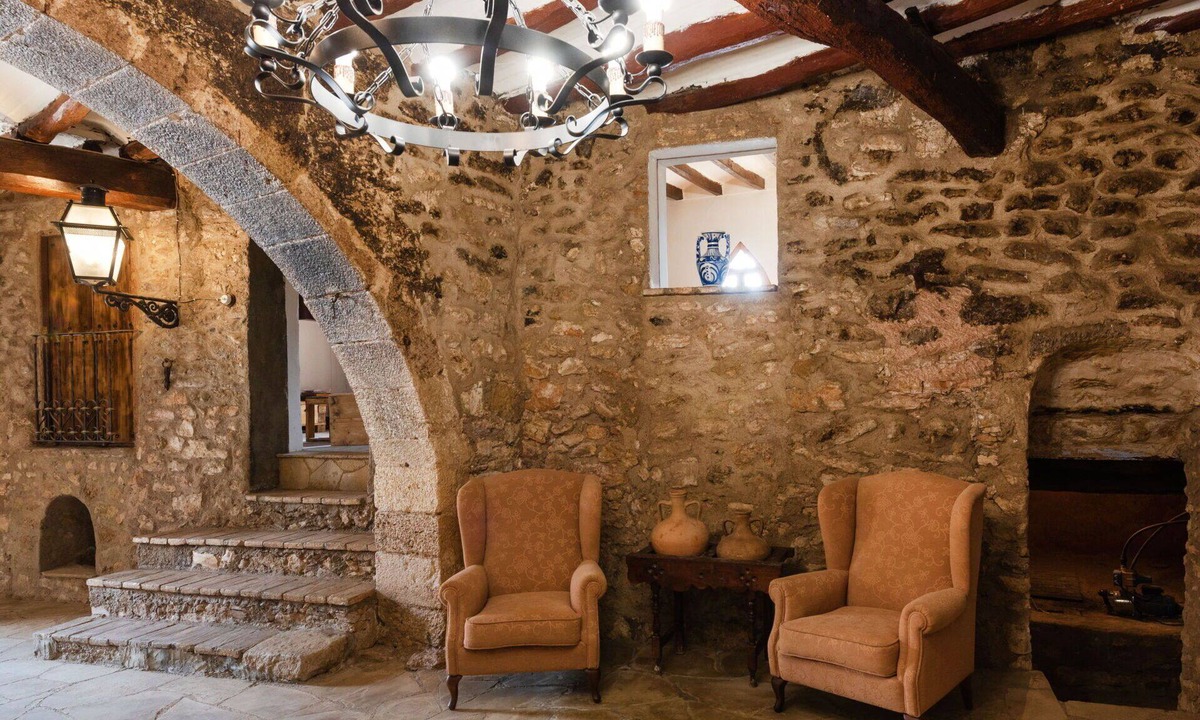 El Catllar House | Stunning private villa for 20 people with WIFI, private pool, TV, pets allowed and panoramic view