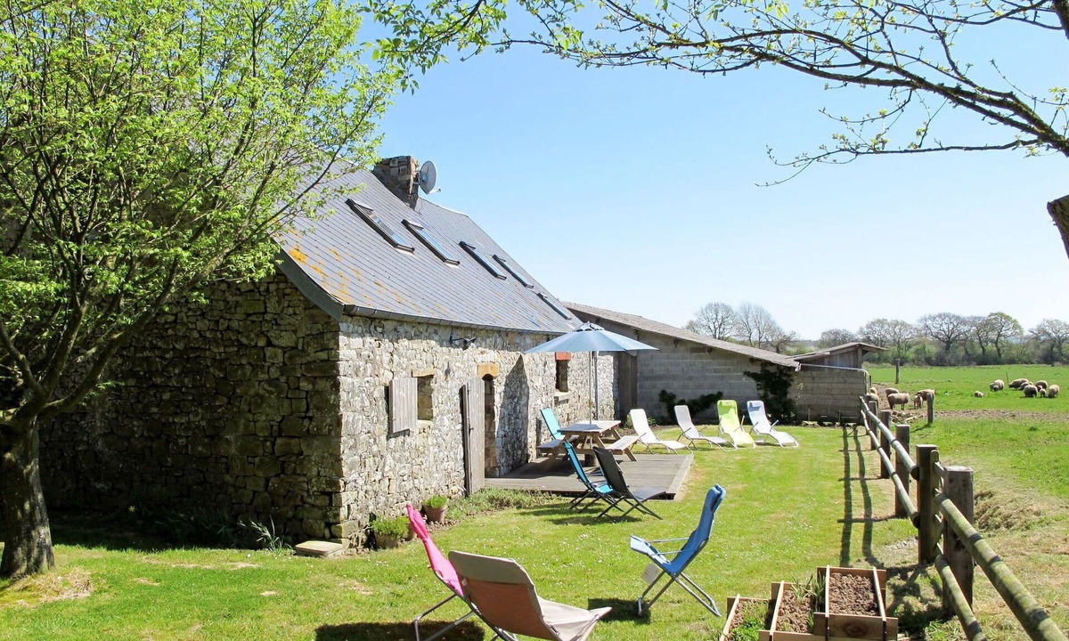 Saint-Sauveur-le-Vicomte House | Stunning private villa for 4 guests with WIFI, TV, terrace and panoramic view
