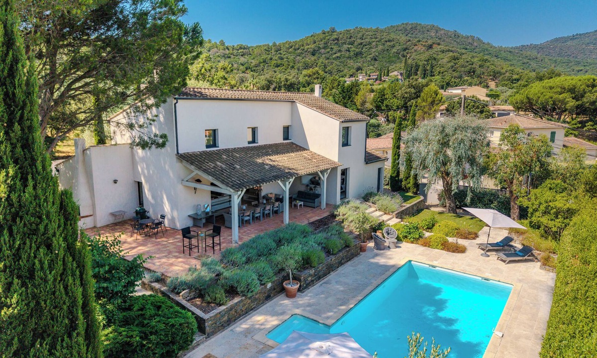 Les Brugassieres Villa | Stunning villa for 6 people in Plan De La Tour with private pool.