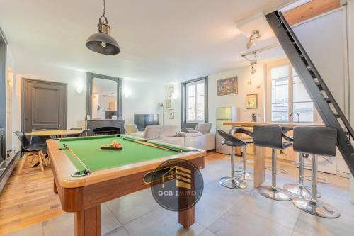 Secteur 2 Apartment | Style indus & Billard - Coeur de Grenoble