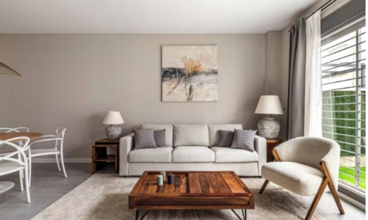 Pacifico Apartment | Stylish Three-Level Home with Patio and Garage in Central Madrid
