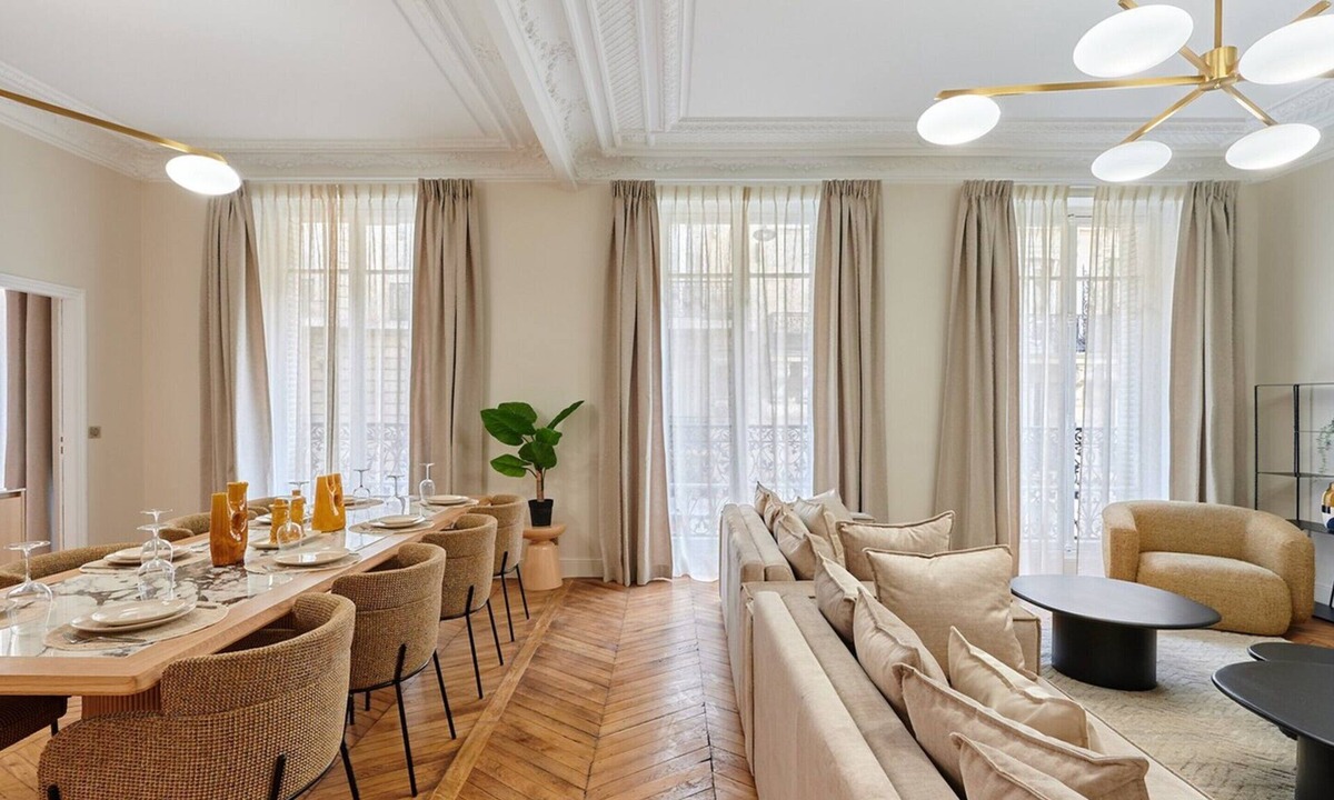 L'Europe Apartment | Sublime Apartment in the Center of Paris