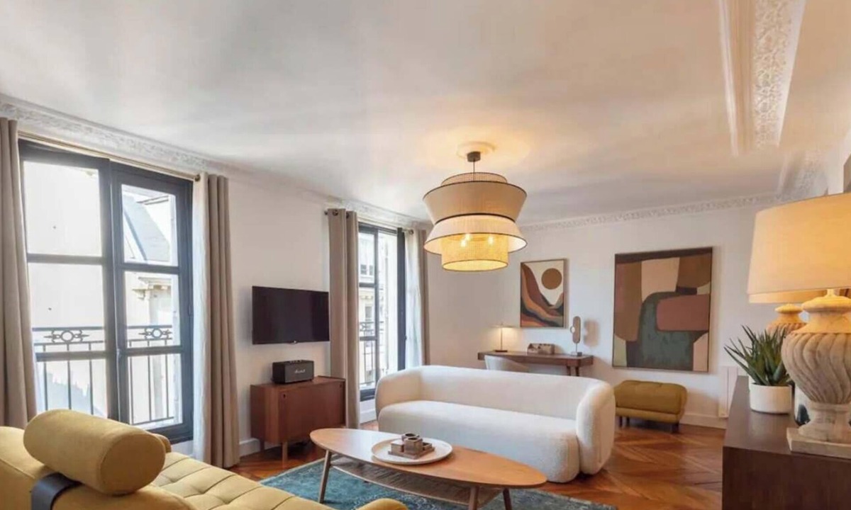 2nd Arrondissement Apartment | Suite Paris Stendhal by HILO Collection