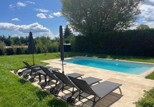 Rousson House | Suite Privée Spa Piscine séjour pro ou détente