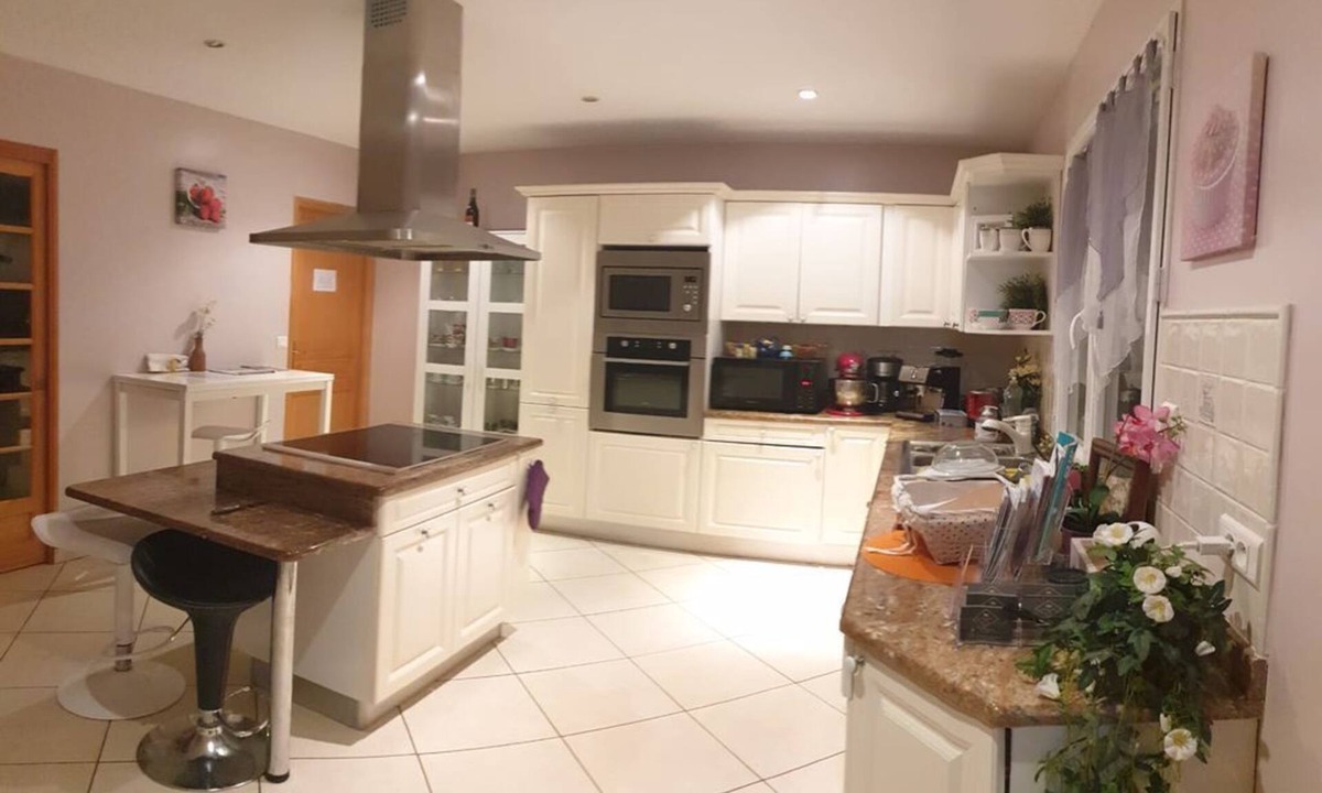 Corbeil-Essonnes Bed & Breakfast | Suites Lumineuses 30min de Paris