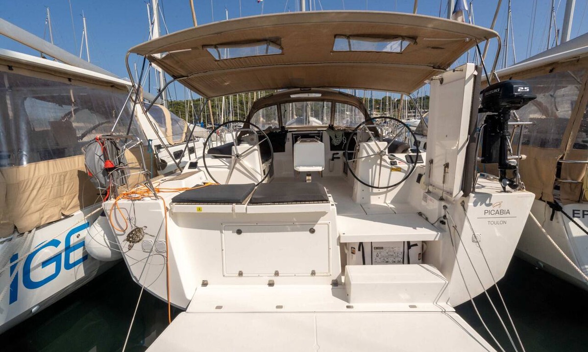 Saint-Mandrier-sur-Mer Boat Rental | Sun-Kissed Sailing Adventure in Provence-Alpes-Côte d'Azur