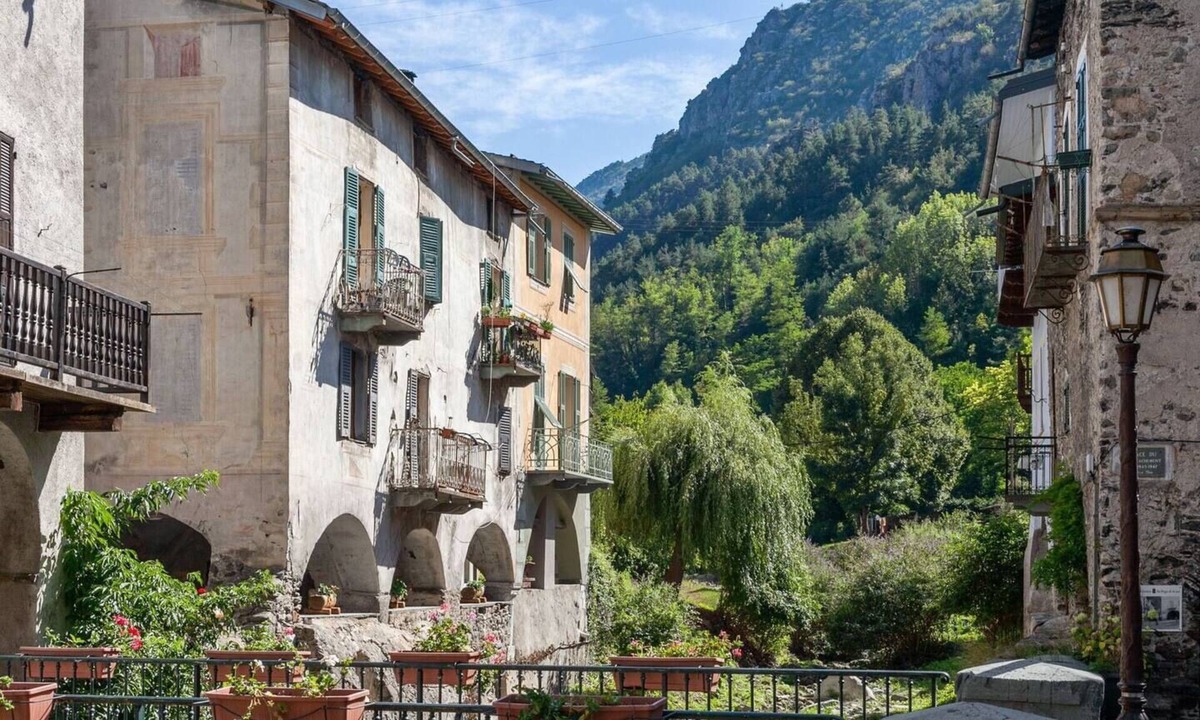 La Brigue Apartment | Sunny tunning 3-Bed Apartment in La Brigue