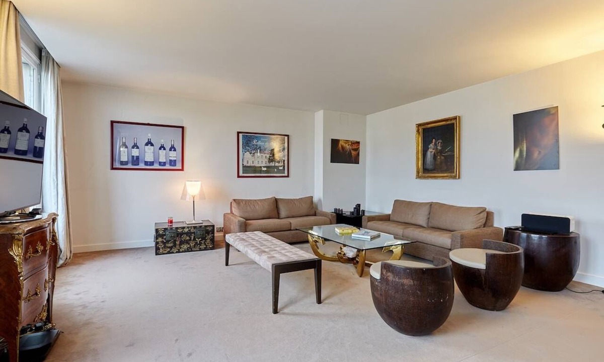 Chaillot Apartment | Superb Arc de Triomphe apartment