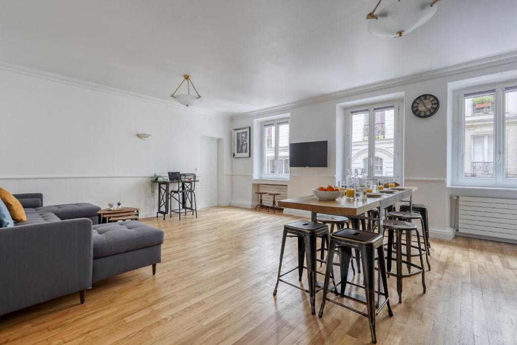 Quartier de la Porte-Saint-Denis Apartment | Superb Large and New 4bds Flat - Heart of Paris 10