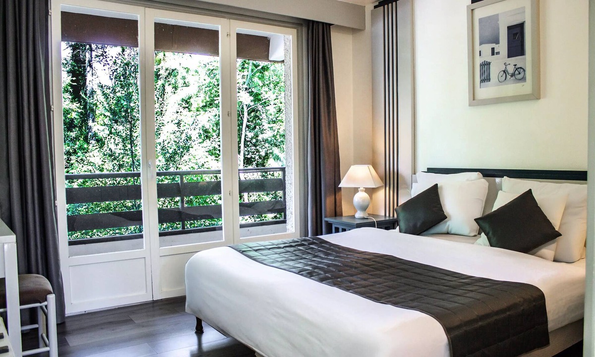 Capvern Hotel | Superior Double Room with Breakfast
