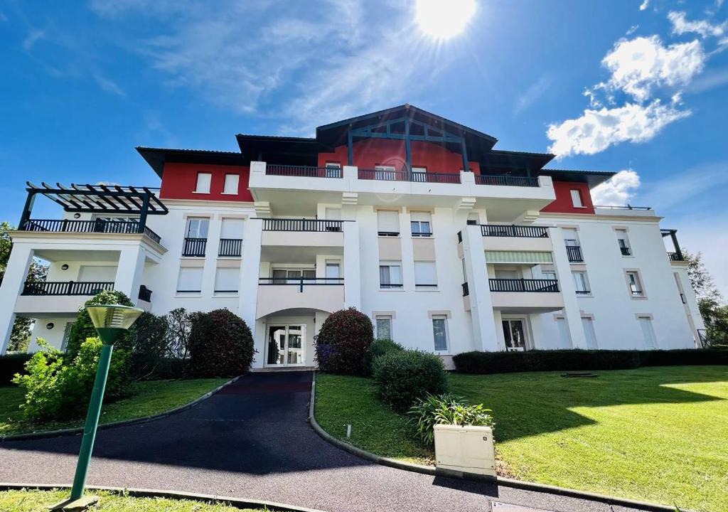 Cambo-les-Bains Apartment | T2 à Cambo-les-Bains avec Accès Internet et Parking - FR-1-495-9