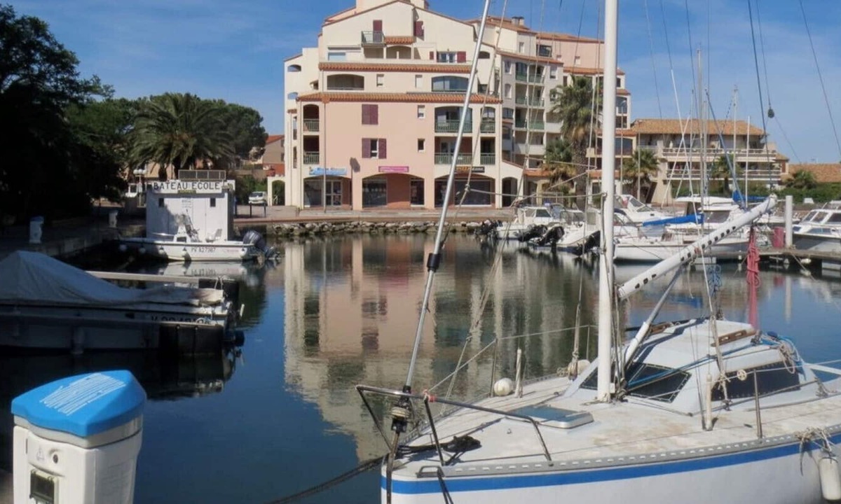 Le Port Apartment | T2, 37m2 + 11m2 terrace, air-conditioned, sleeps 4. Canet Plage 66