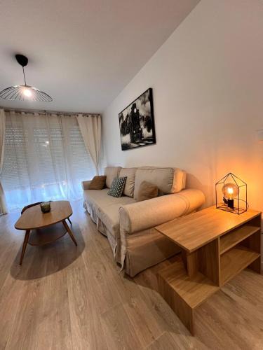 Saint-Andre-de-Cubzac Apartment | T2 Cosy avec Terrasse & 2 parkings privés