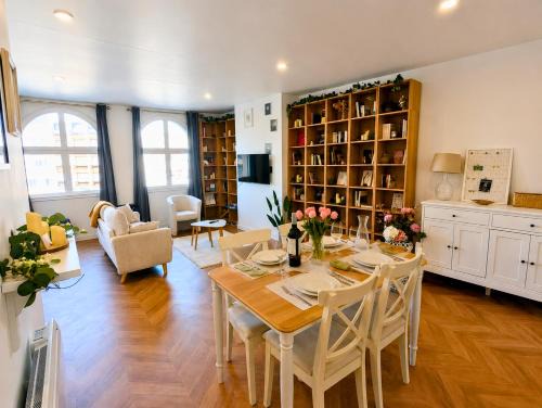 Dax Apartment | T3 61m2, Hypercentre, vue Fontaine Chaude, bureau