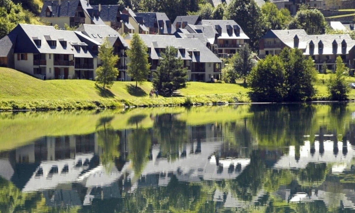 Peyragudes Apartment | T3 duplex apartment, quiet, spacious with lake view, direct access to footpath
