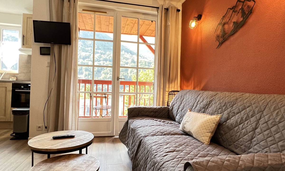 Cauterets Apartment | T3 rénové avec balcon, vue montagne et Parking.