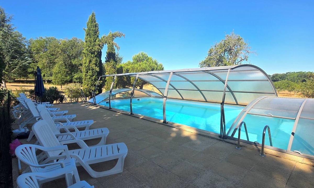 Azerat Cottage | The Broom, gites with pool in Périgord, near Sarlat