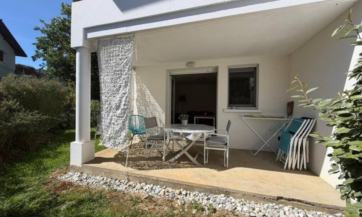 Cambo-les-Bains Apartment | The Mendi Alde Complex - Community Pool