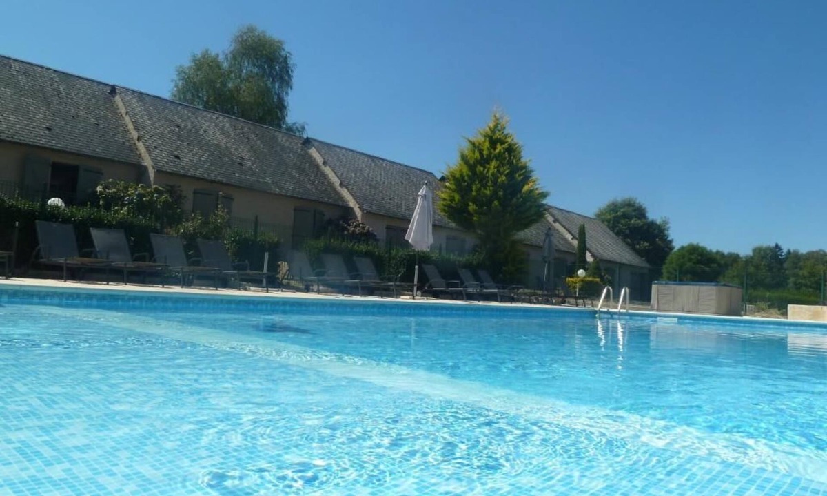 Saint-Pardoux-l'Ortigier Hotel | The Originals Relais, Hôtel Restaurant Les Coquelicots