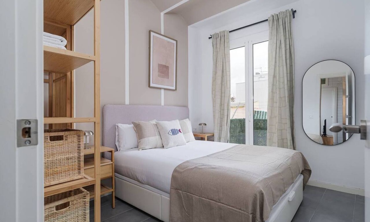 Sants Apartment | This apartment is a 2 bedroom(s), 1 bathrooms, located in Barcelona, Catalunya.