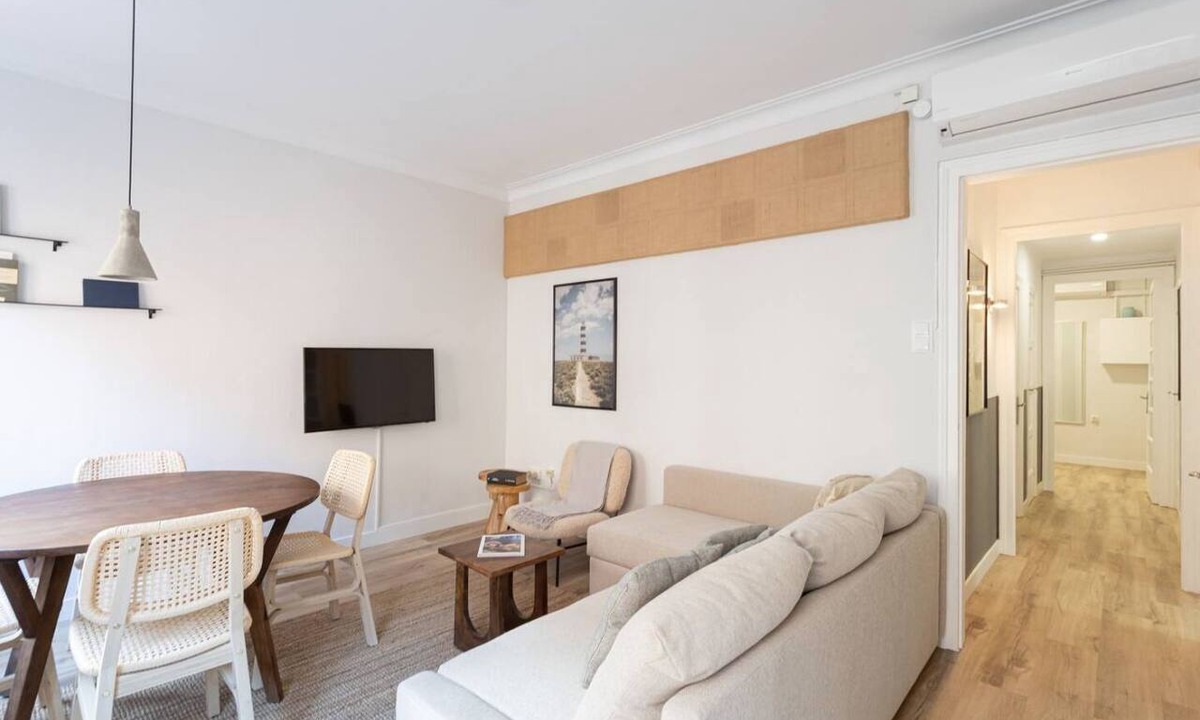El Camp de l'Arpa del Clot Apartment | This bright designed apartment is the perfect base to discover Barcelona and experience all his charms while staying in a central location. Just 20 mins walking from Sagrada Familia.