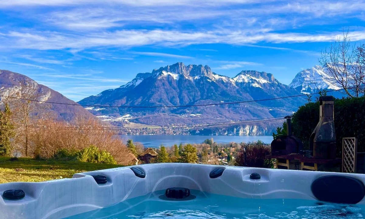 Sevrier Villa | This villa is a 5 bedroom(s), 1.5 bathrooms, located in Sévrier, Auvergne-Rhône-Alpes.