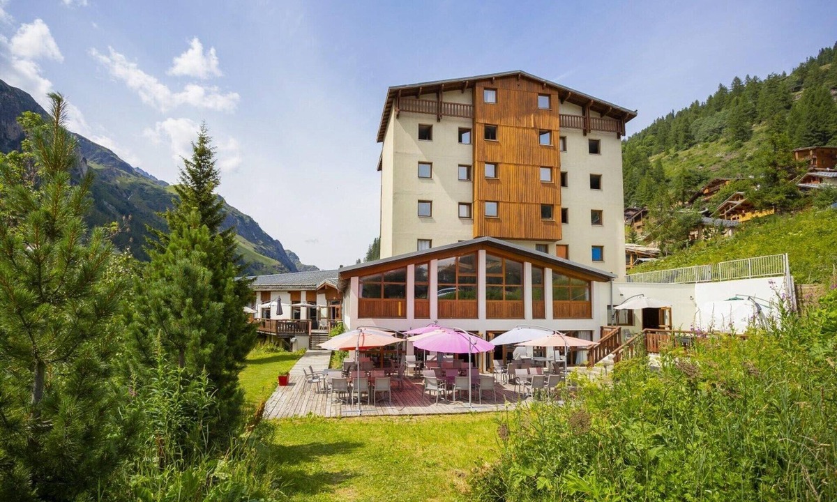 Les Brevieres Apartment | Tignes Stay with Sauna & Pool