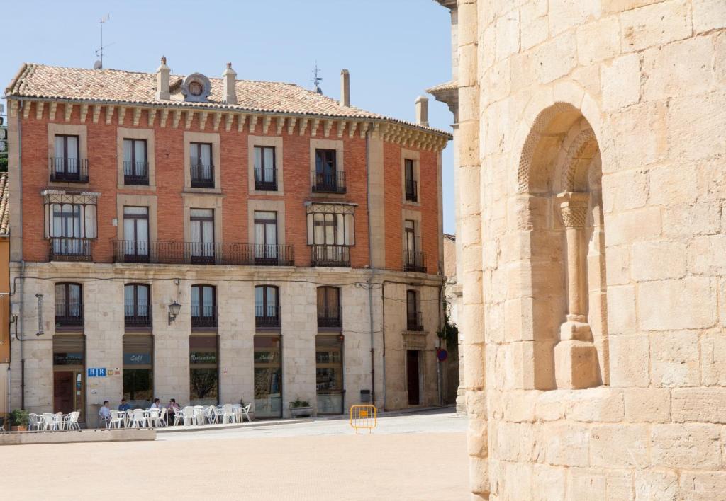 Almazan House | Tirso de Molina