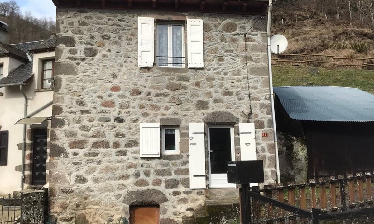 Laroquevieille House | Traditional Cantal house recently renovated