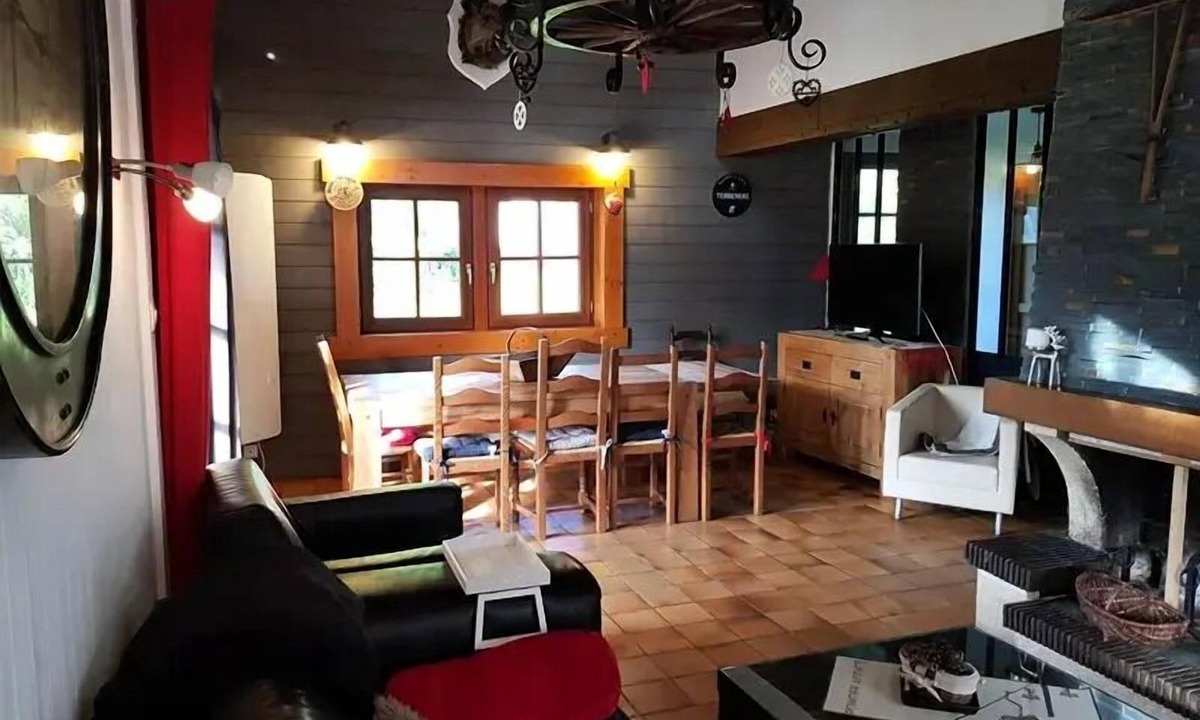 Vignec Villa | Traditional House Residence - House located in the village of VIGNEC