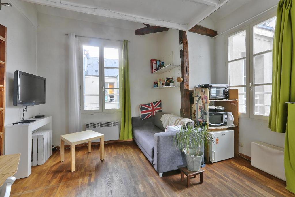 Hopital Saint-Louis Apartment | Trendy 28m² studio in Belleville