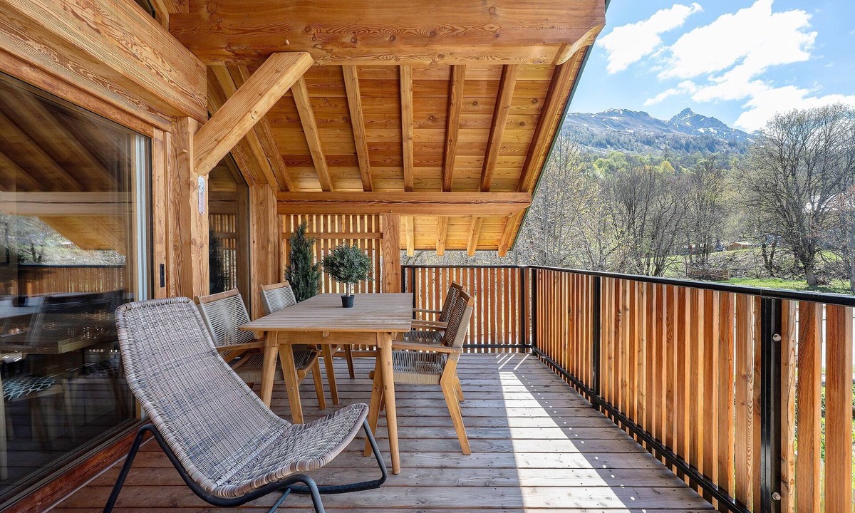 Valloire House | Ultima Lodge Chalet Valloire – Luxury Retreat Near Ski Lifts and Trails
