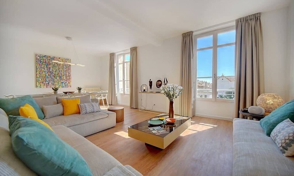 Carnot Apartment | Upstays Balcony180m2 Apartment Near Palais